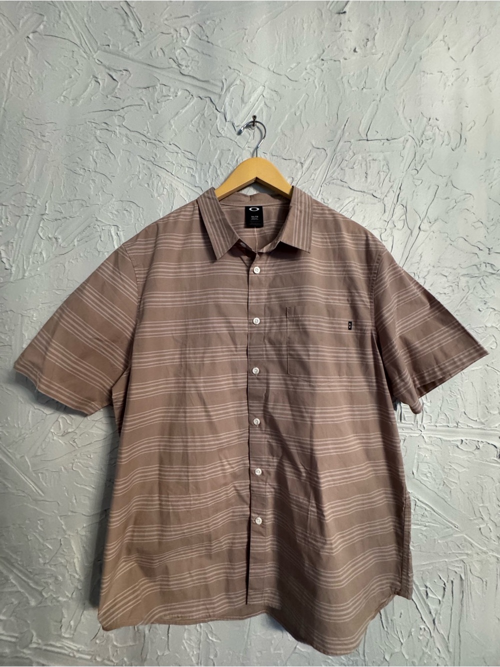 Oakley Men's Short-Sleeve Button-Down Shirt in Brown Taupe Stripe-Size XXL